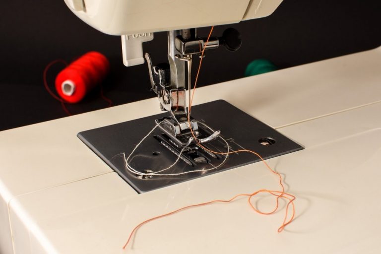 How to choose sewing machines for schools