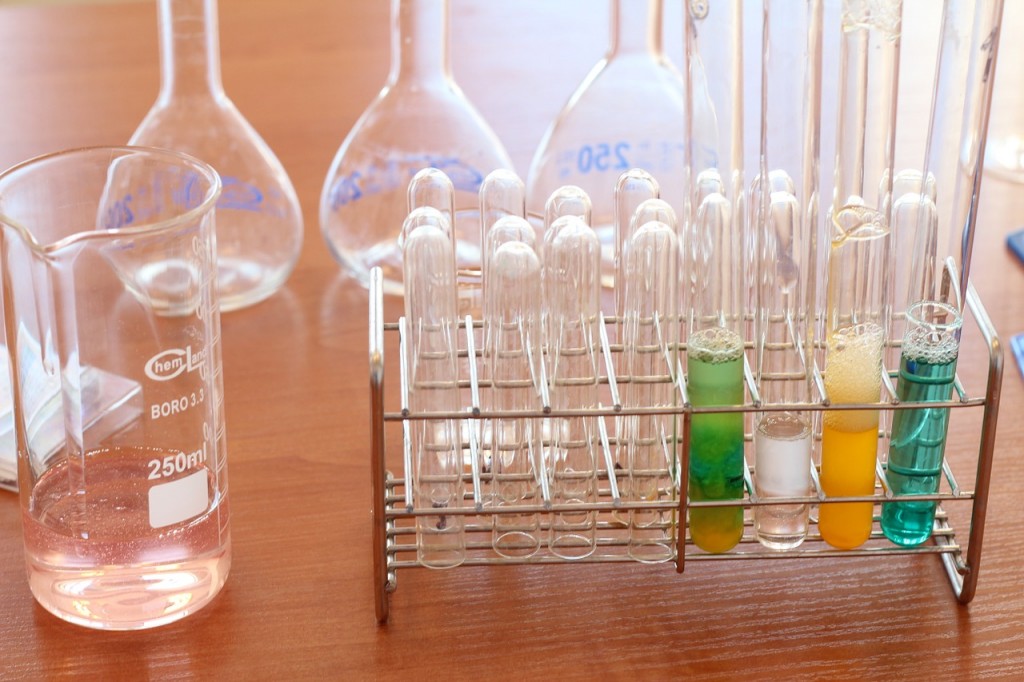 3 great science experiments for your school lab