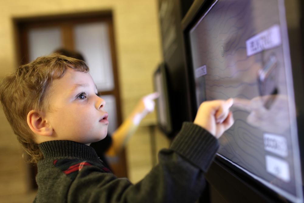 iPads and interactive screens: the ultimate companions